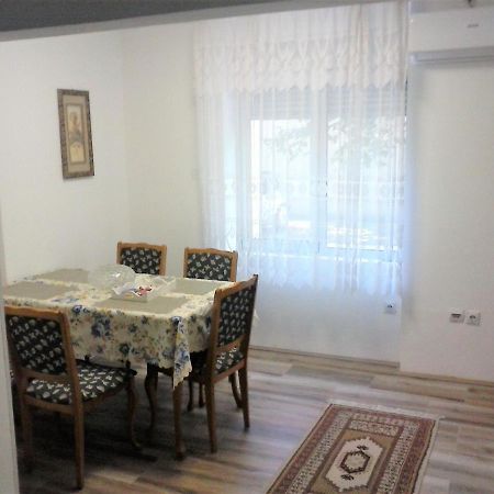 Apartman Veljic Ni Екстериор снимка